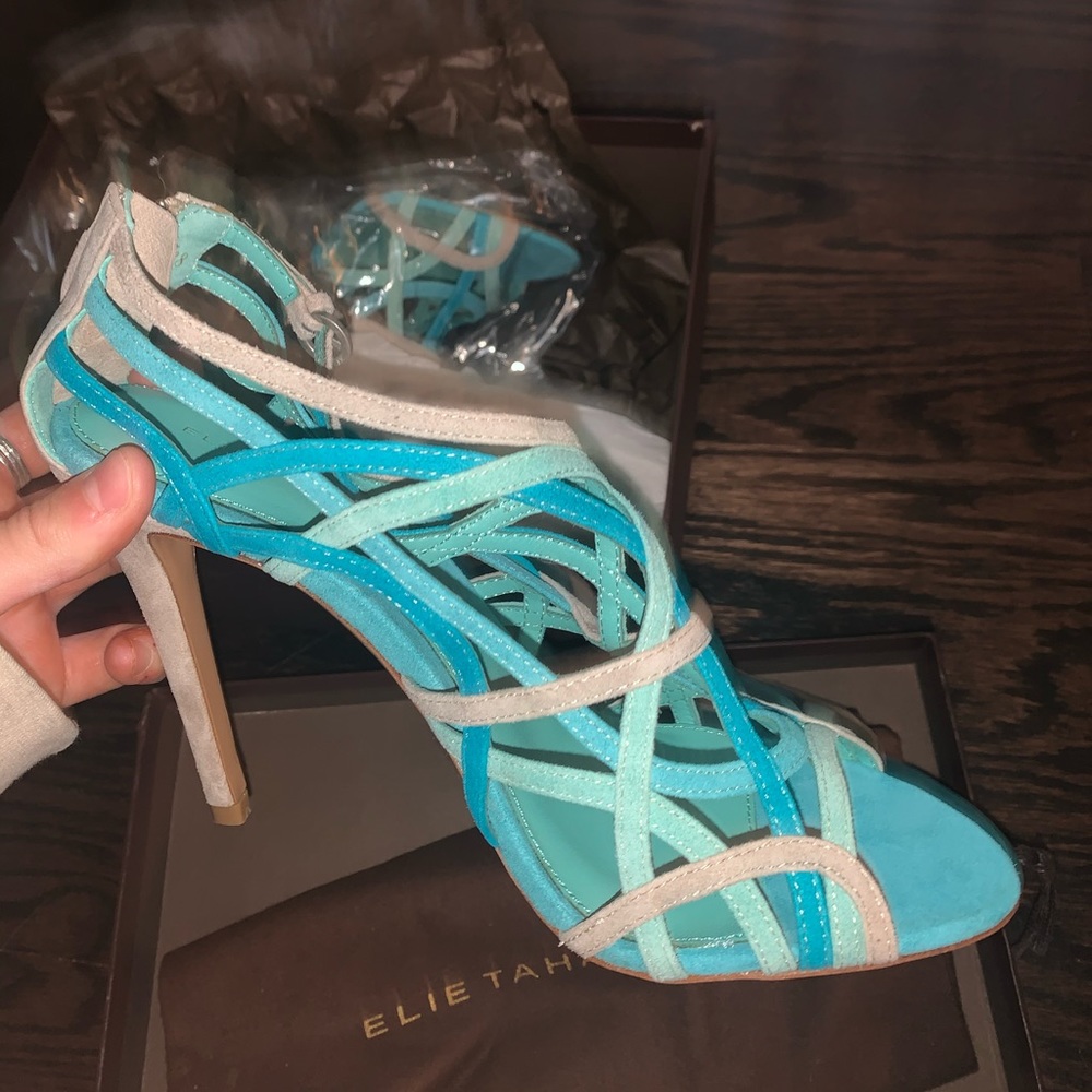 BRAND NEW IN BOX Elie Tahari Blue/Cream Heels